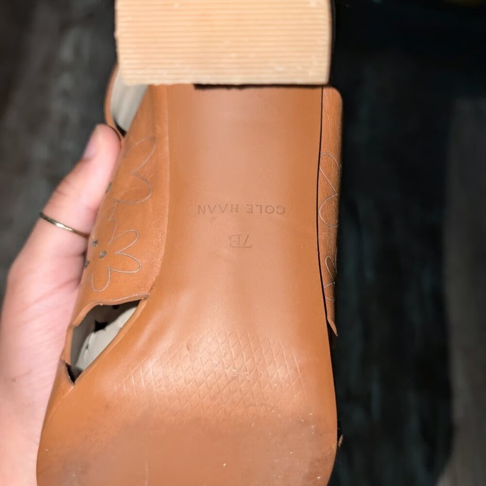 Chic Cole Haan Brown Leather Heels – Size 7B - Picture 4 of 5